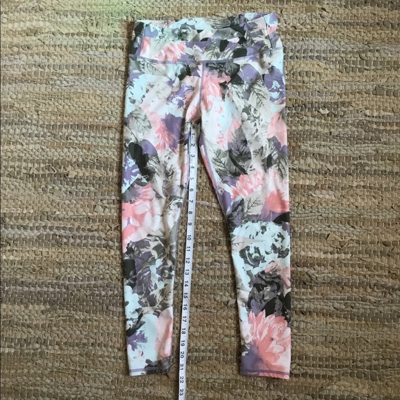 Fabletics Gia Floral Printed Powerlite Capri - Picture 5 of 8